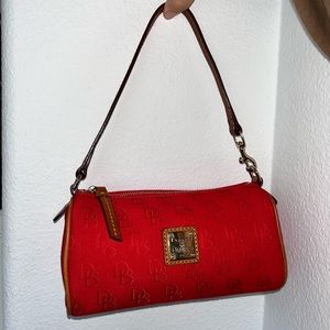 VINTAGE Dooney & Bourke red barrel shoulder bag ❤️